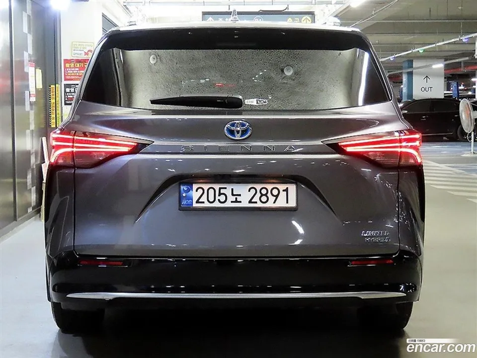 Toyota Sienna 2.5 2WD 2023 — миниатюра 5
