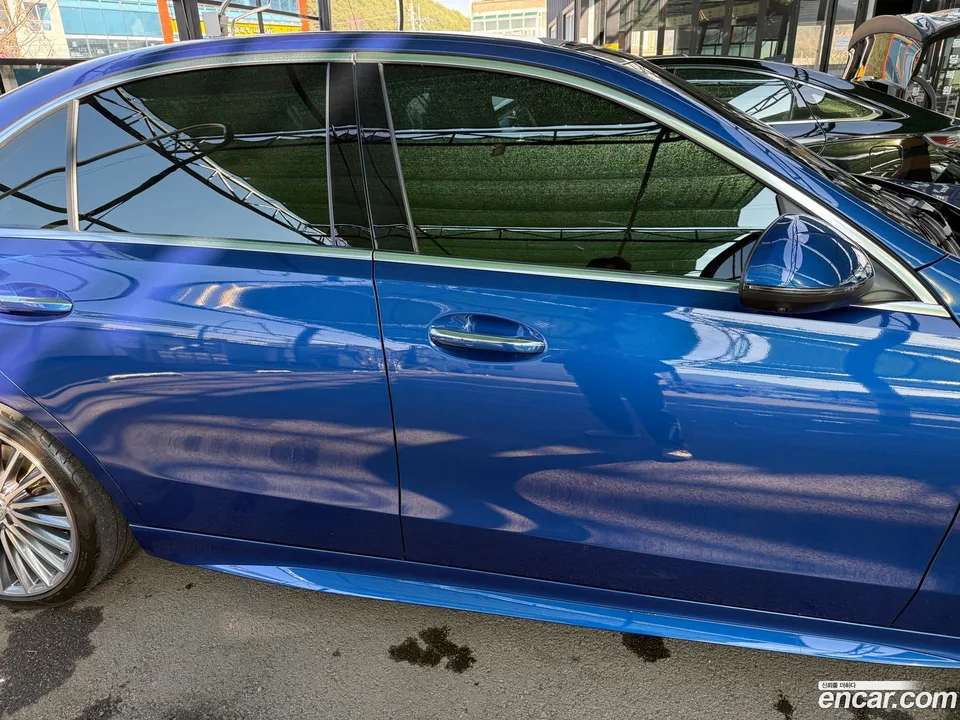 Mercedes-Benz C-Class C300 AMG Line 2022 — thumbnail 2