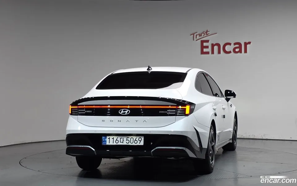 Hyundai Sonata The Edge Hybrid 2023 — миниатюра 4