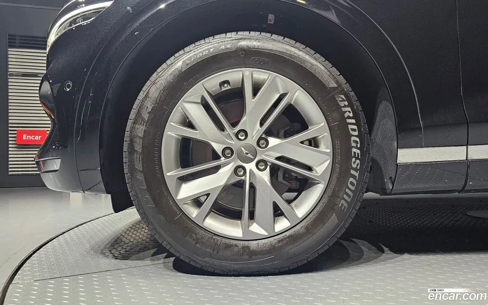 Genesis GV70 2.5T 2WD 2023 — миниатюра 2