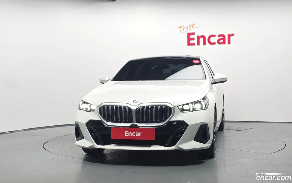 BMW 5 Series 530i xDrive M 2024 — thumbnail 3
