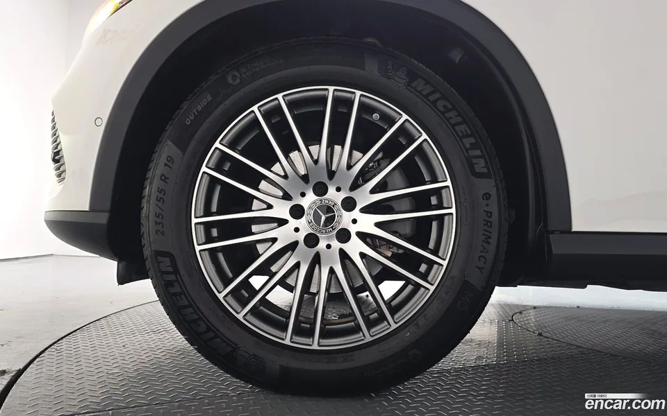 Mercedes-Benz GLC-Class GLC300 4MATIC 2025 — миниатюра 2