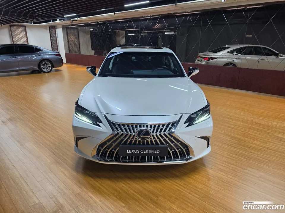 Lexus ES 300h 2025 — миниатюра 3