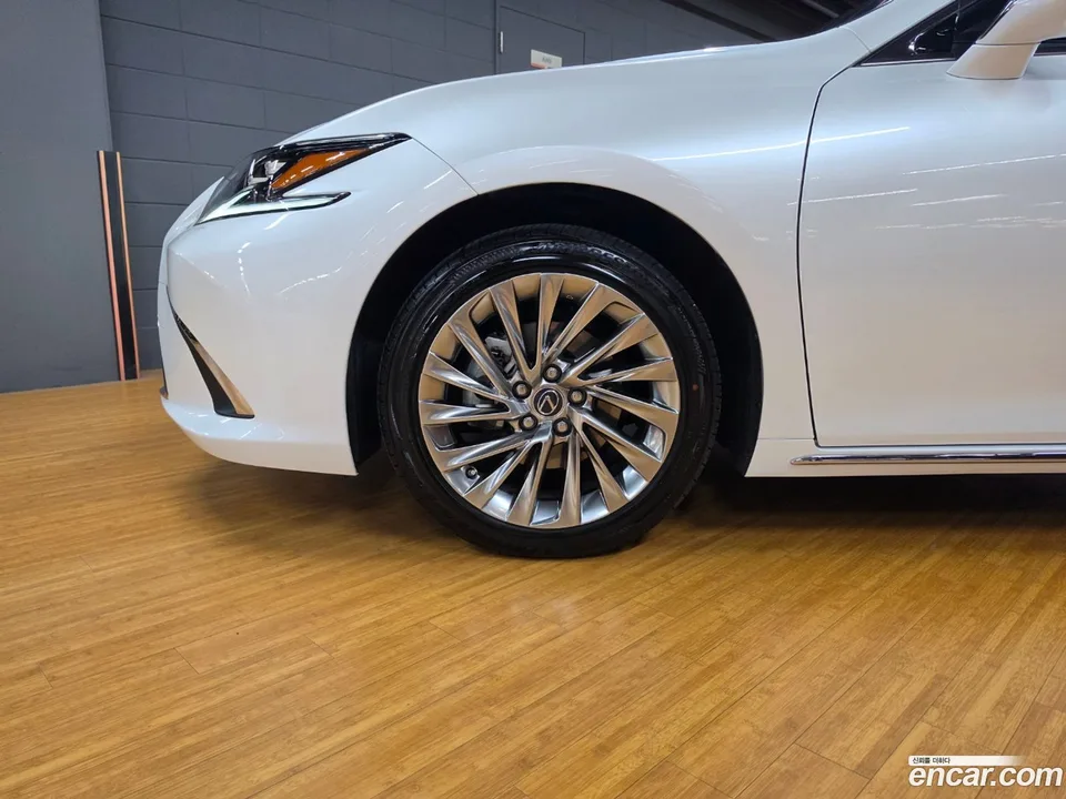 Lexus ES 300h 2025 — миниатюра 5
