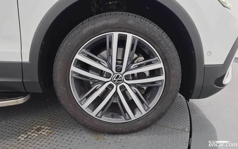 Volkswagen Tiguan Allspace 2.0 TSI 2022 — миниатюра 2