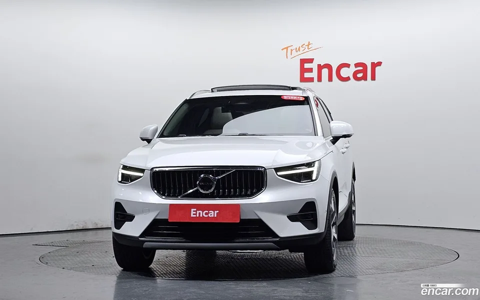Volvo XC40 B4 2023 — миниатюра 3