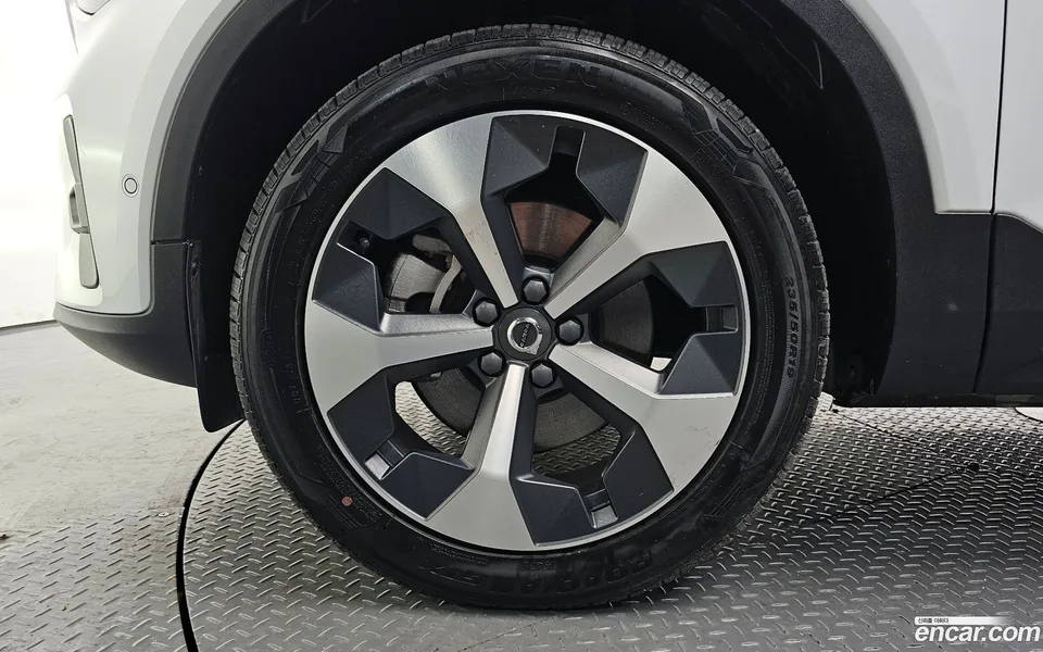 Volvo XC40 B4 2023 — миниатюра 5