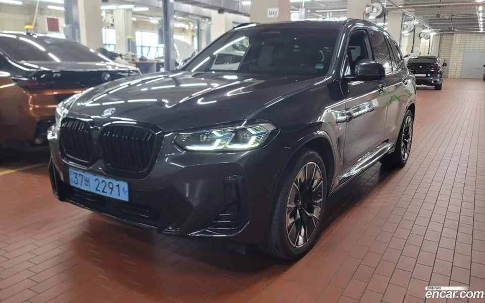BMW iX3 M 2023 — фото 1, купить с доставкой в Москву