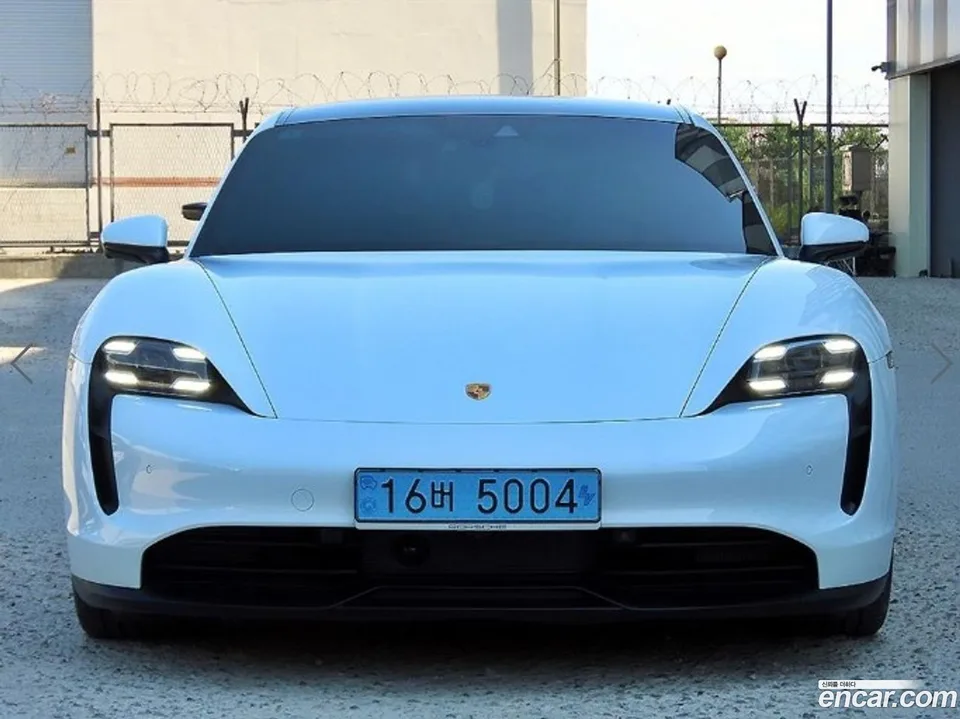 Porsche Taycan 2023