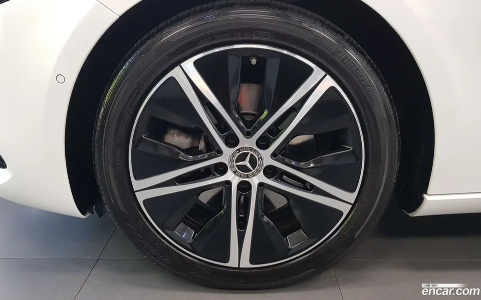 Mercedes-Benz A-Class A220 2024 — миниатюра 2