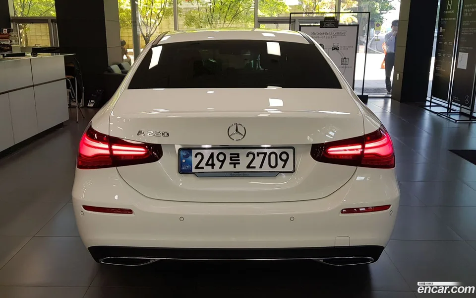 Mercedes-Benz A-Class A220 2024 — миниатюра 4