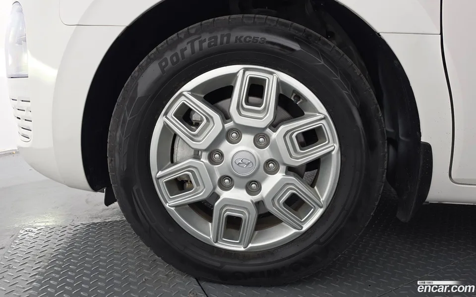 Hyundai Staria 5 2024 — миниатюра 2