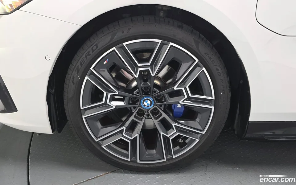 BMW 5 Series 530e xDrive M 2025 — thumbnail 5