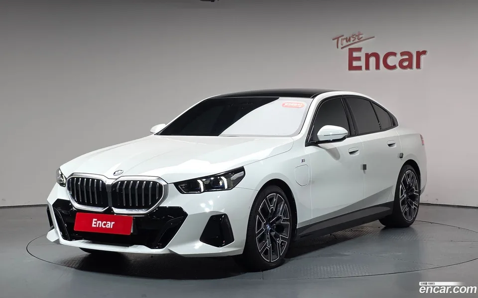 BMW 5 Series 530e xDrive M 2025 — photo 1, buy with delivery to Moscow