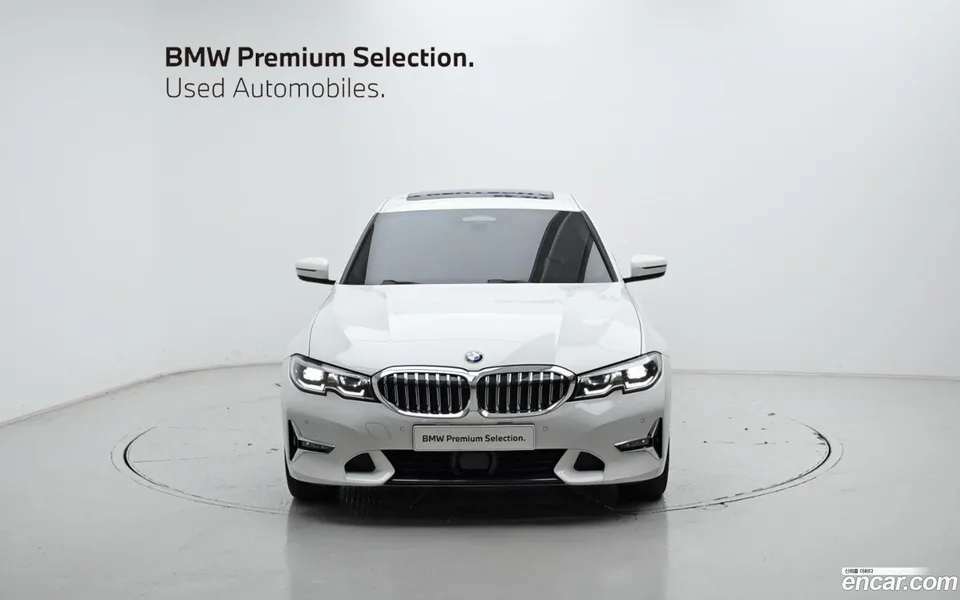 BMW 3 Series 320i 2022 — thumbnail 3