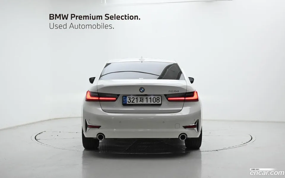 BMW 3 Series 320i 2022 — thumbnail 4