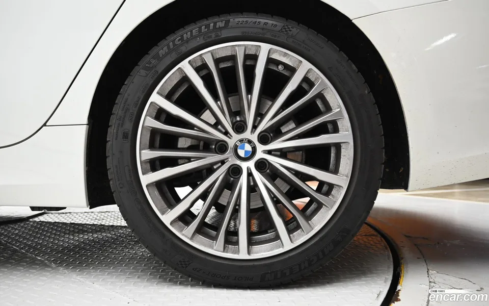 BMW 3 Series 320i 2022 — thumbnail 5