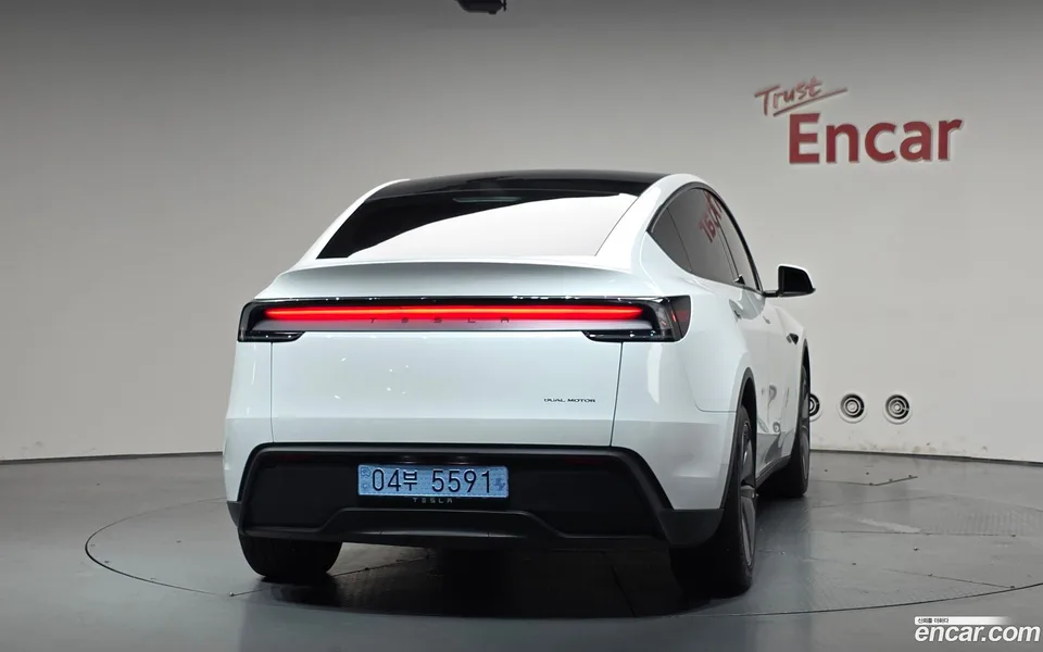 Tesla Model Y AWD 2025 — миниатюра 4
