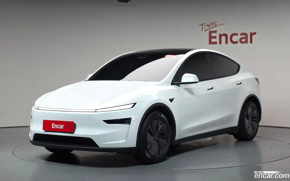 Tesla Model Y 2025