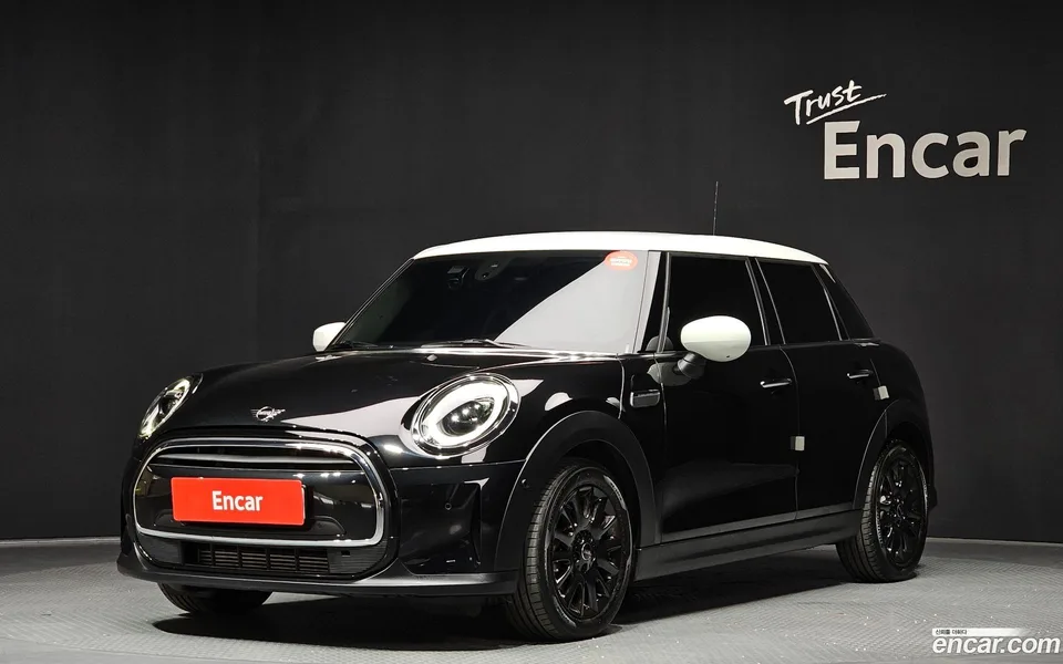 MINI Cooper 5 2023 — фото 1, купить с доставкой в Москву