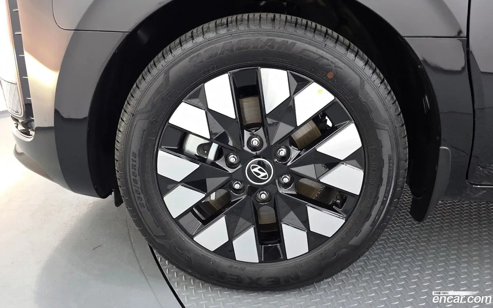 Hyundai Staria 9 2024 — миниатюра 2