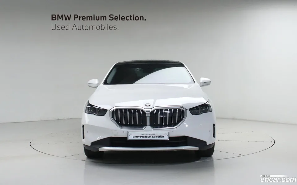 BMW 5 Series 530i xDrive 2025 — thumbnail 3