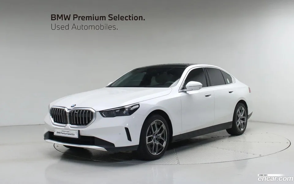 BMW 5 Series 530i xDrive 2025 — photo 1, buy with delivery to Moscow