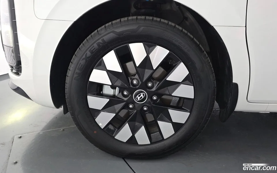 Hyundai Staria HEV 1.6 7 2025 — миниатюра 2