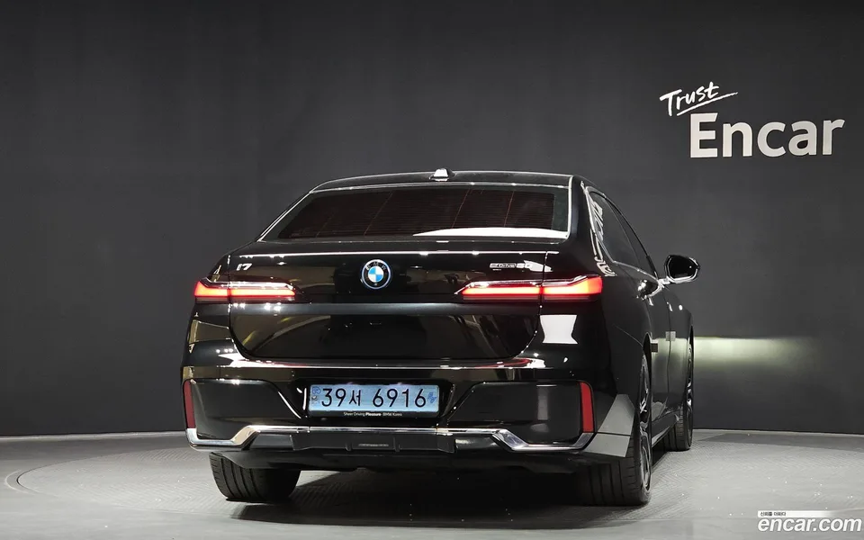 BMW i7 eDrive 50 M 2023 — миниатюра 4
