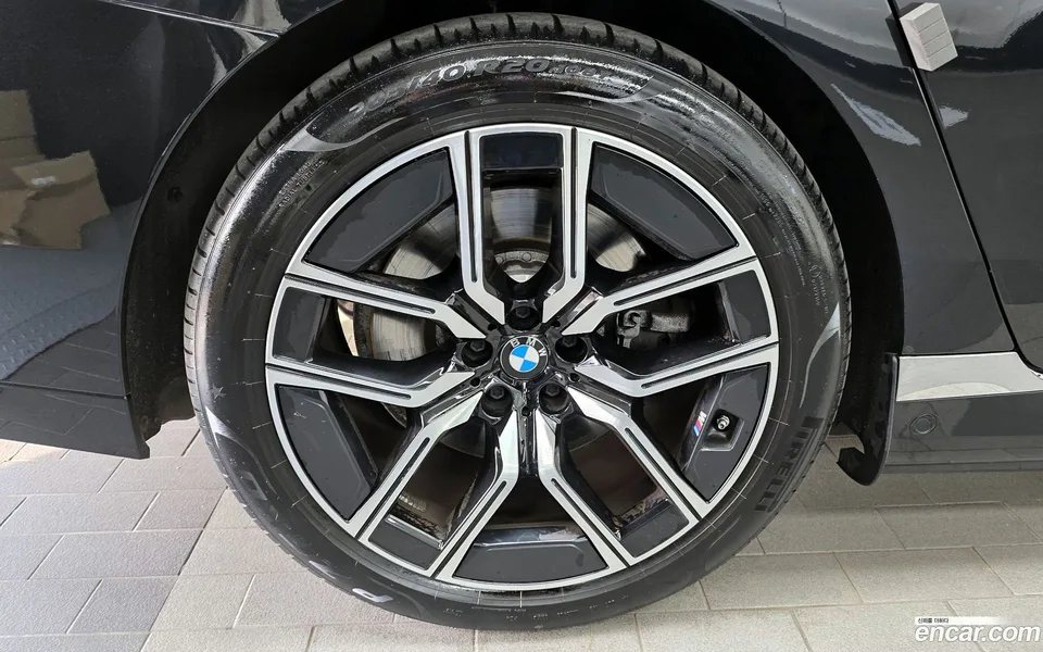 BMW i7 eDrive 50 M 2023 — миниатюра 5
