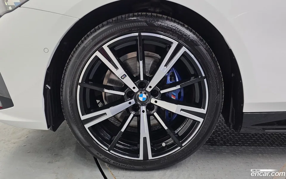 BMW 5 Series 530i xDrive M 2024 — миниатюра 2