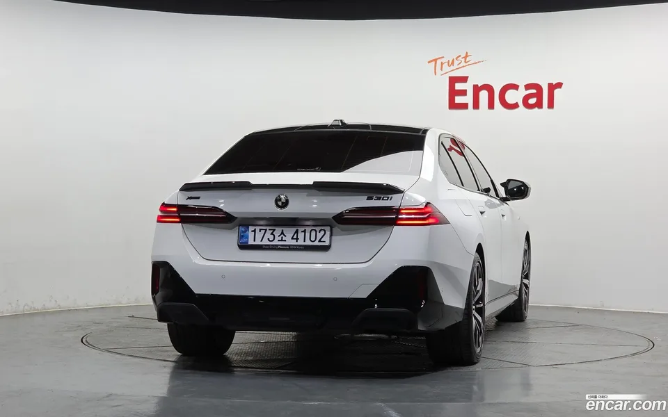 BMW 5 Series 530i xDrive M 2024 — миниатюра 4