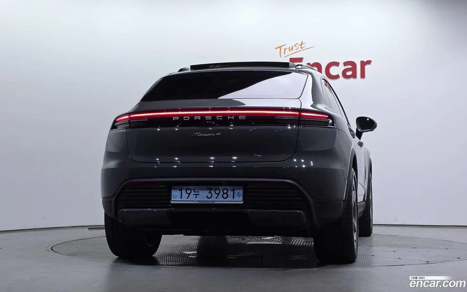 Porsche Macan Electric 4 2025 — миниатюра 4