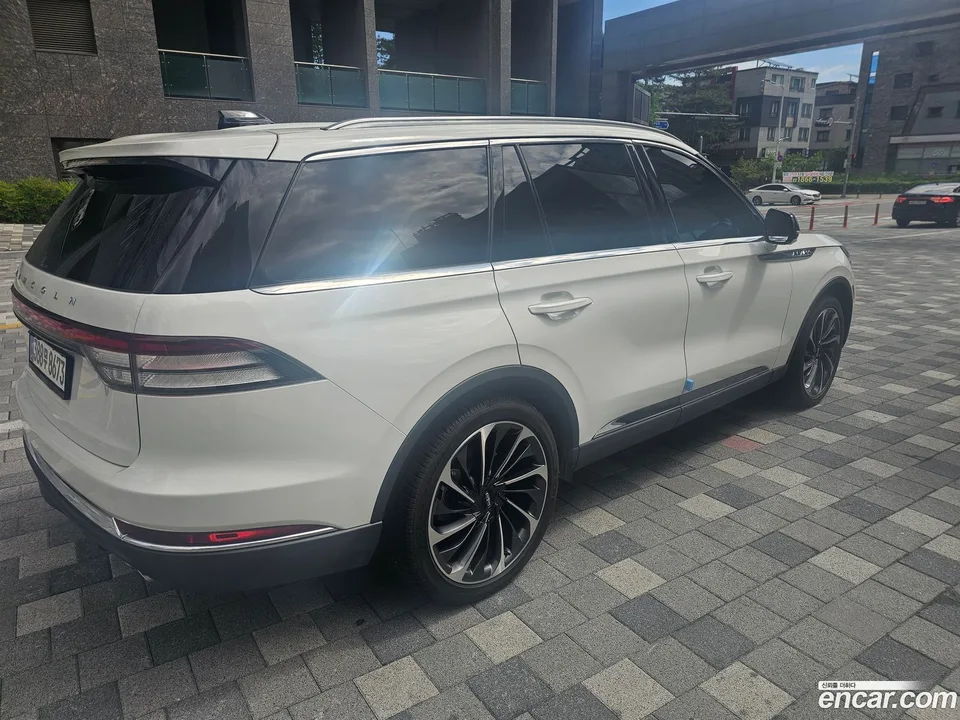 Lincoln Aviator 3.0 AWD 2025 — миниатюра 4