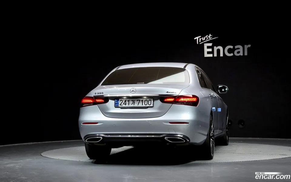 Mercedes-Benz E-Class E350 4MATIC 2022 — миниатюра 4