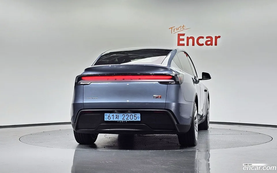 Tesla Model Y AWD 2025 — миниатюра 4