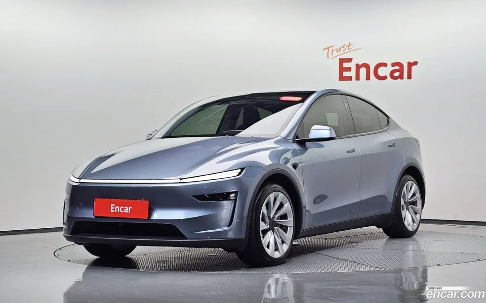 Tesla Model Y 2025