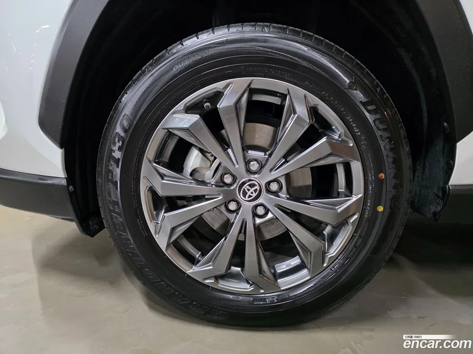 Toyota RAV4 2.5 4WD LTD 2024 — миниатюра 5