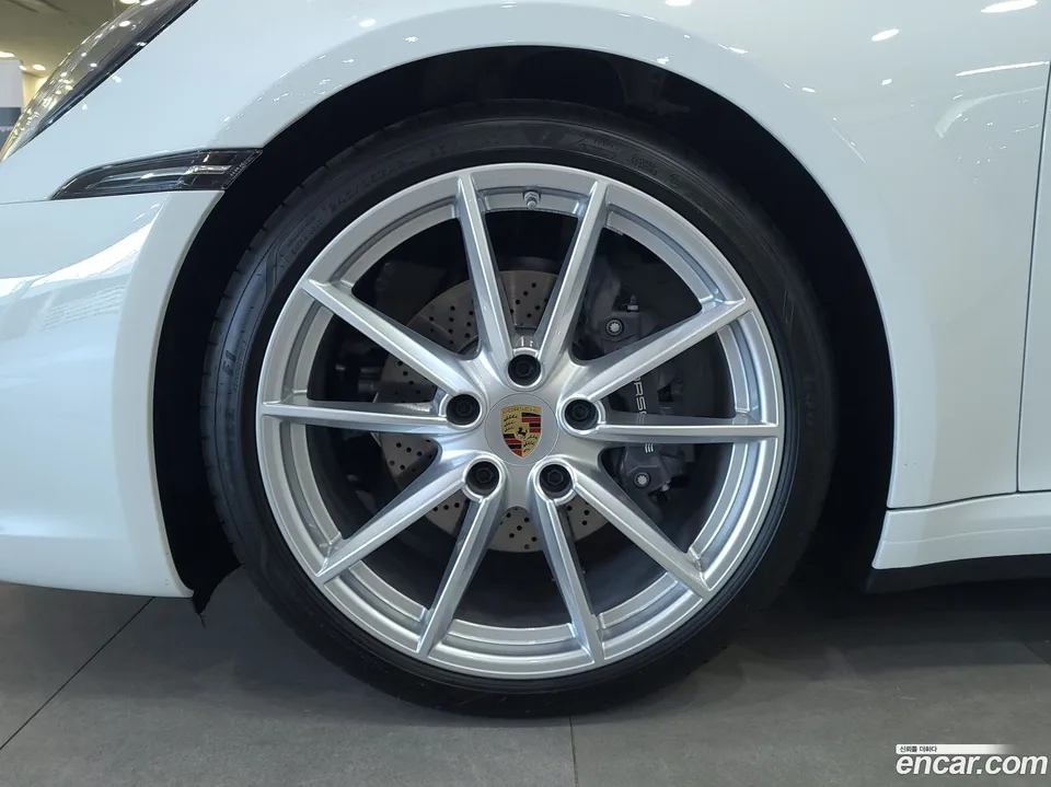 Porsche 911 (992) 4 2024 — миниатюра 5