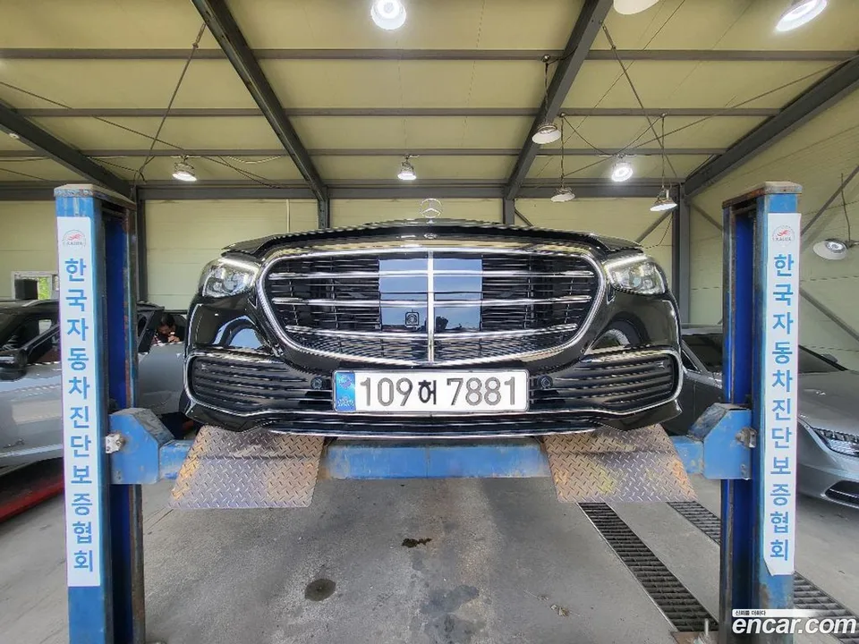 Mercedes-Benz S-Class 2025