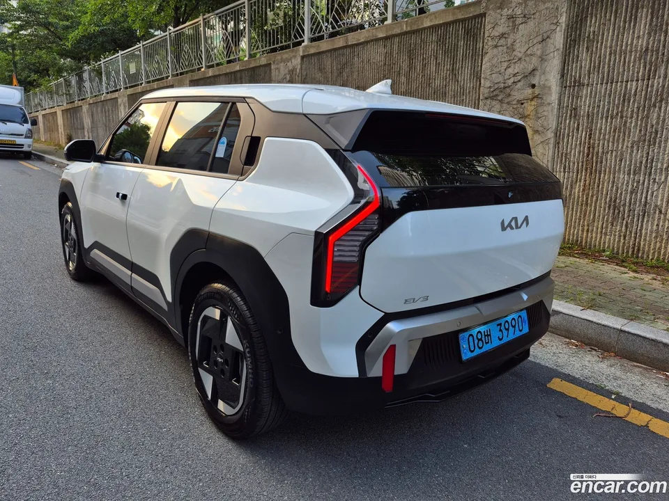 Kia EV3 2WD 2025 — thumbnail 2