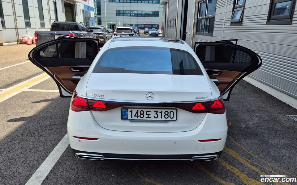 Mercedes-Benz E-Class E300 4MATIC 2024 — thumbnail 3