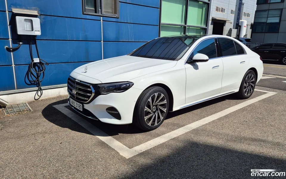 Mercedes-Benz E-Class E300 4MATIC 2024 — photo 1, buy with delivery to Moscow
