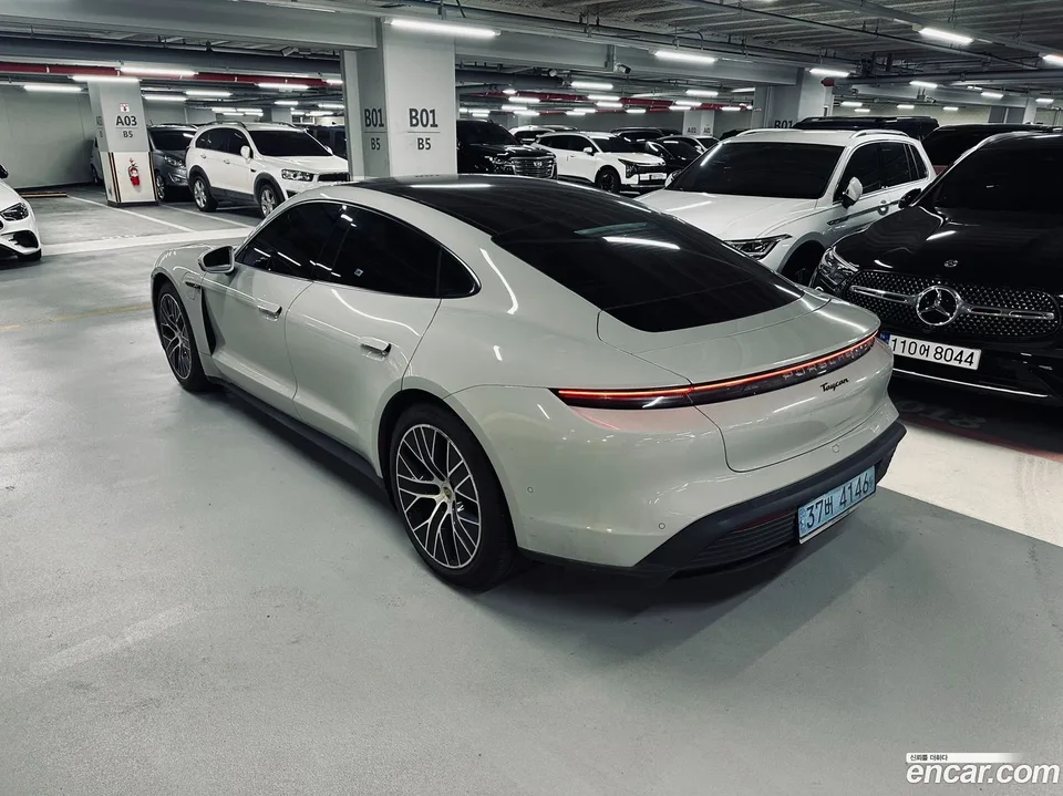 Porsche Taycan 2024 — миниатюра 3