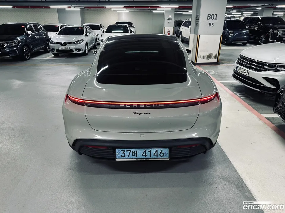 Porsche Taycan 2024 — миниатюра 4