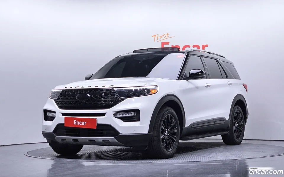 Ford Explorer 2.3 4WD 2022 — photo 1, buy with delivery to Moscow