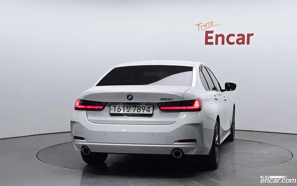 BMW 3 Series 320i 2023 — миниатюра 4