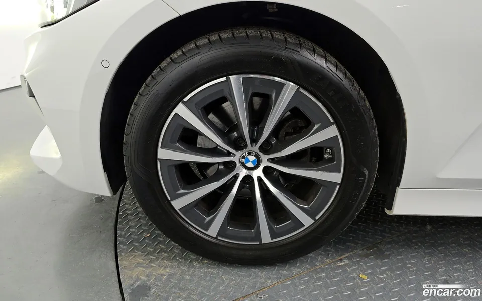 BMW 3 Series 320i 2023 — миниатюра 5