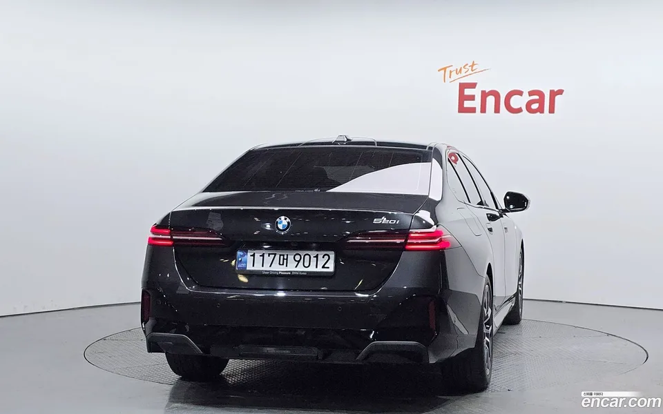 BMW 5 Series 520i M 2023 — миниатюра 4