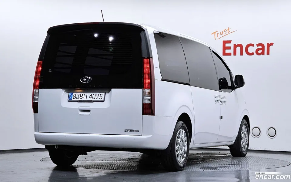 Hyundai Staria 3 2023 — thumbnail 3